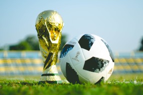 新浪财经FIFA报道-姆巴佩复出惊艳全场，虽败犹荣王者归来
